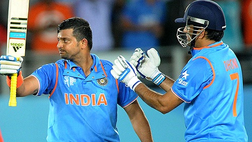 Raina (L) and Dhoni (R) were invloved in a pivotal 196-run partnership (photo: hindustantimes.com)